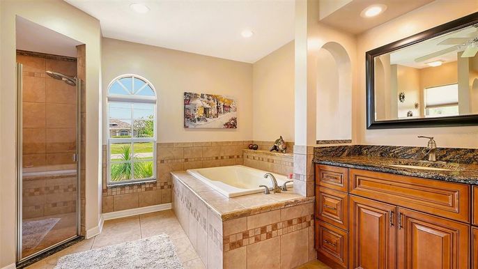 Bathroom, Interior, Recessed Lighting