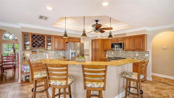 Dining room, Interior, Kitchen, Pendant Lights, Recessed Lighting, Stainless Steel Appliances