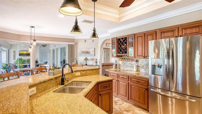 Dining room, Interior, Kitchen, Pendant Lights, Recessed Lighting, Stainless Steel Appliances
