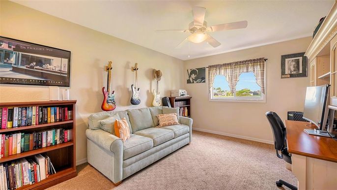Home Office, Interior