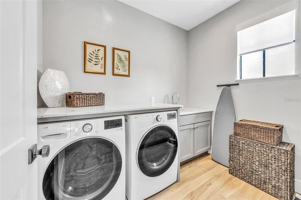 Interior, Washer, Wood Texture Flooring