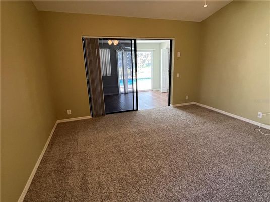 Empty room, Interior