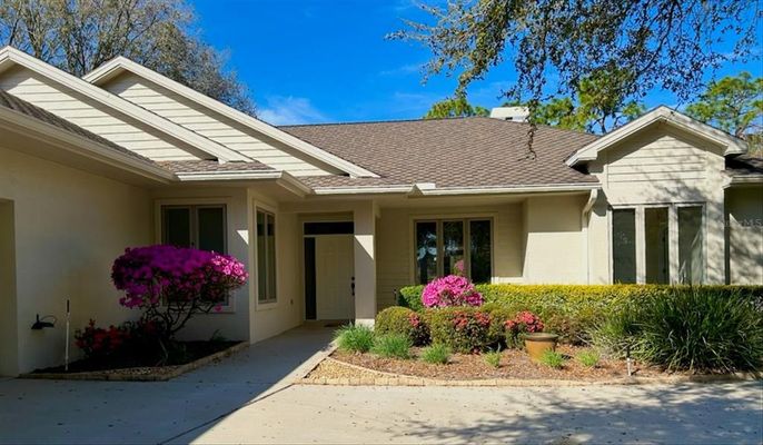 Exterior, Facade, Ranch