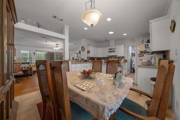 Dining room, Interior, Kitchen, Pendant Lights, Recessed Lighting, Wood Texture Flooring