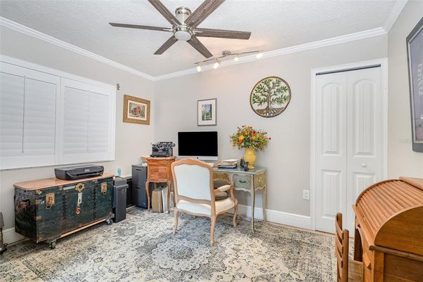 Home Office, Interior