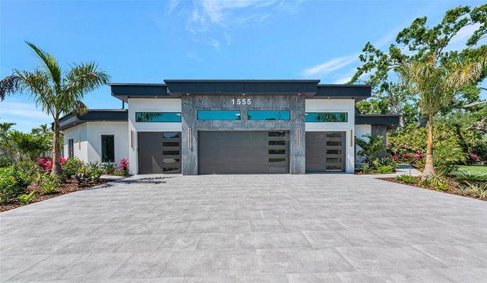 Attached, Exterior, Facade, Modern