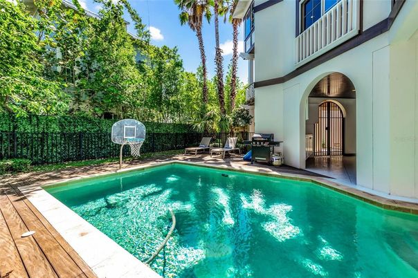 Exterior, Pool