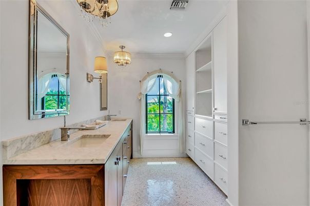 Bathroom, Dual Sink Vanities, Interior, Recessed Lighting