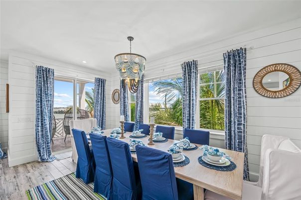 Chandelier, Dining room, Interior, Recessed Lighting, Wood Texture Flooring