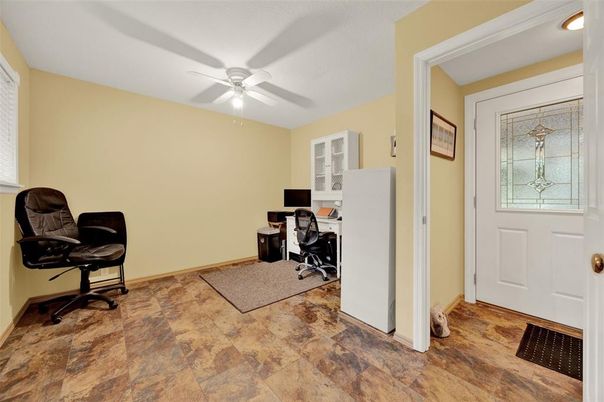 Home Office, Interior