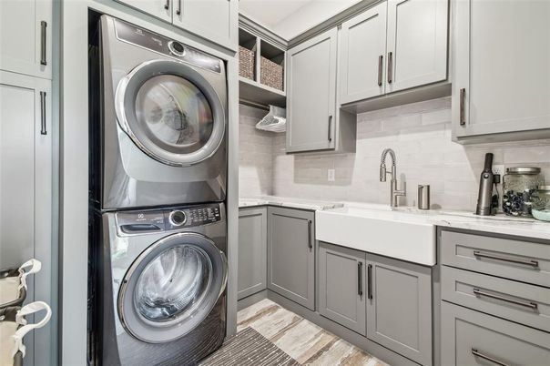Interior, Washer, Wood Texture Flooring