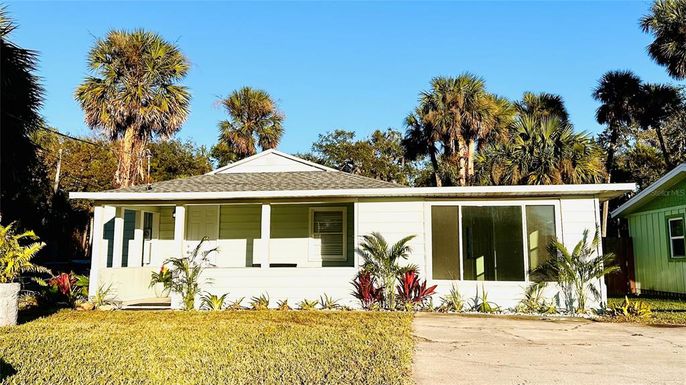 Exterior, Facade, Ranch