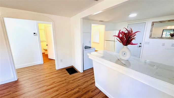 Interior, Recessed Lighting, Wood Texture Flooring