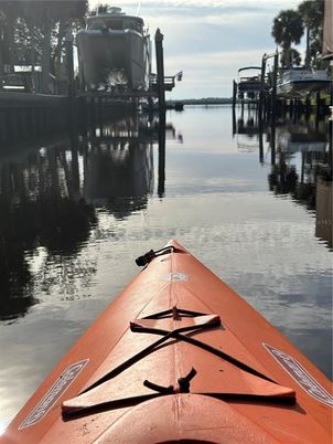 Exterior, Lake