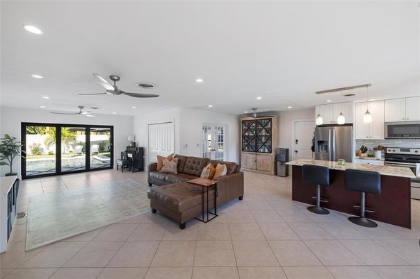 Interior, Kitchen, Living room, Pendant Lights, Recessed Lighting, Stainless Steel Appliances