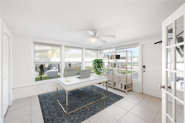 Home Office, Interior