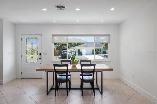 Dining room, Interior, Recessed Lighting