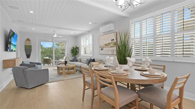 Chandelier, Dining room, Interior, Living room, Recessed Lighting, Wood Texture Flooring