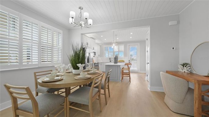 Chandelier, Dining room, Interior, Kitchen, Pendant Lights, Recessed Lighting, Wood Texture Flooring