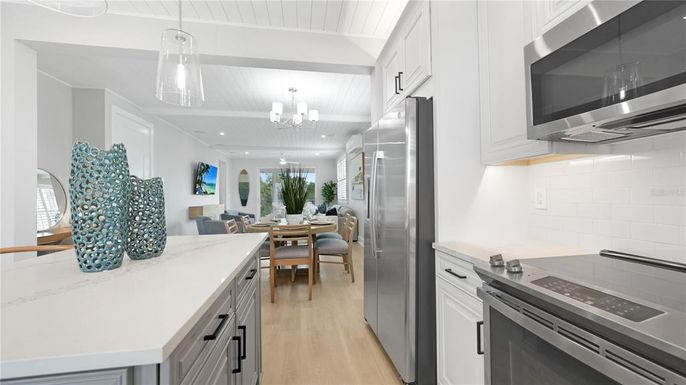 Chandelier, Dining room, Interior, Kitchen, Pendant Lights, Recessed Lighting, Stainless Steel Appliances, Wood Texture Flooring
