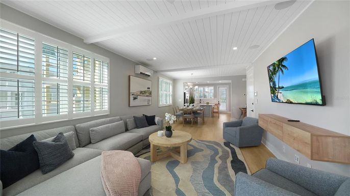 Chandelier, Dining room, Interior, Living room, Pendant Lights, Recessed Lighting, Wood Texture Flooring