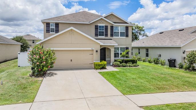 Attached, Exterior, Facade, American Craftsman