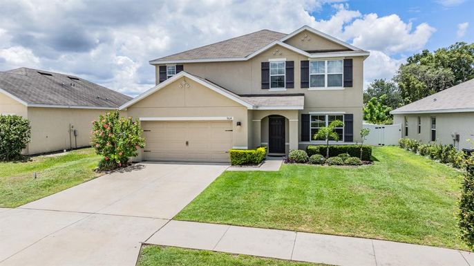 Attached, Exterior, Facade, American Craftsman