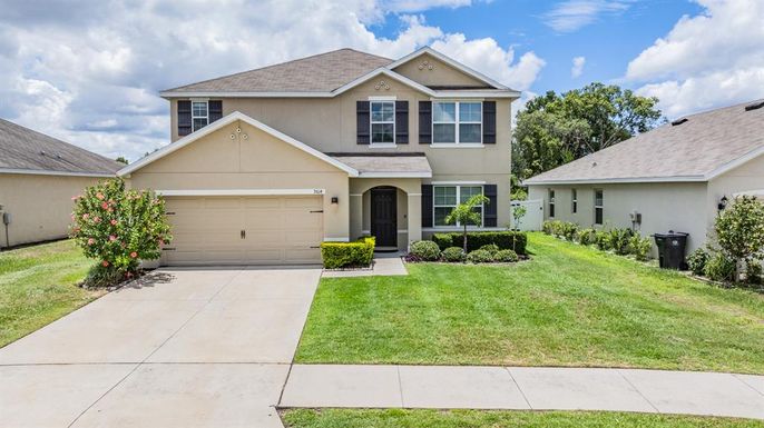 Attached, Exterior, Facade, American Craftsman
