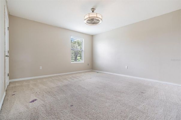 Empty room, Interior