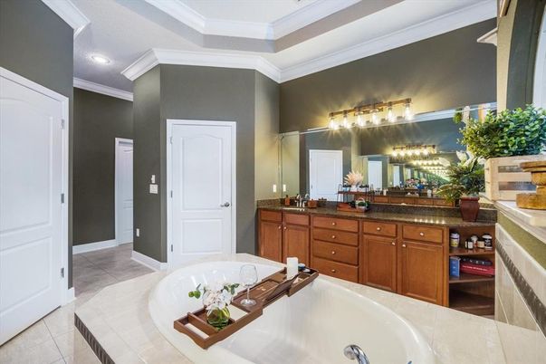 Bathroom, Dual Sink Vanities, Interior, Recessed Lighting