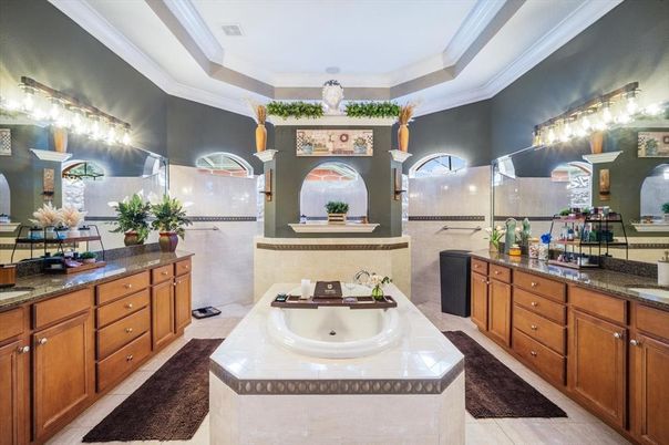 Bathroom, Dual Sink Vanities, Interior