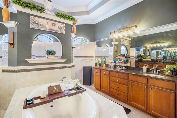 Bathroom, Dual Sink Vanities, Interior