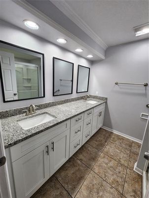 Bathroom, Dual Sink Vanities, Interior, Recessed Lighting