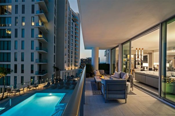 Exterior, Pool
