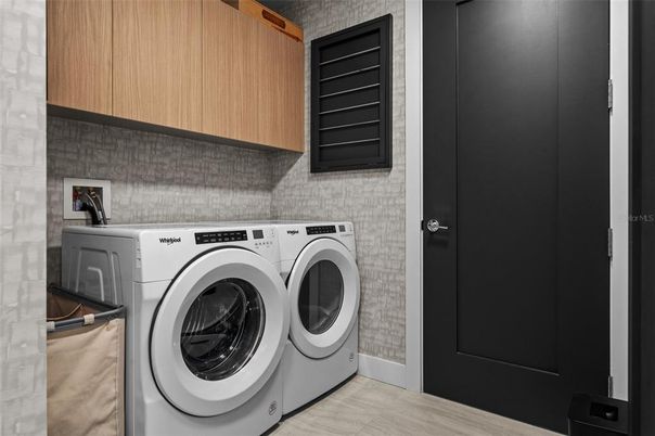 Interior, Washer, Wood Texture Flooring