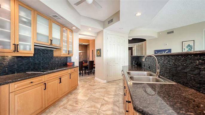 Dining room, Interior, Kitchen, Recessed Lighting
