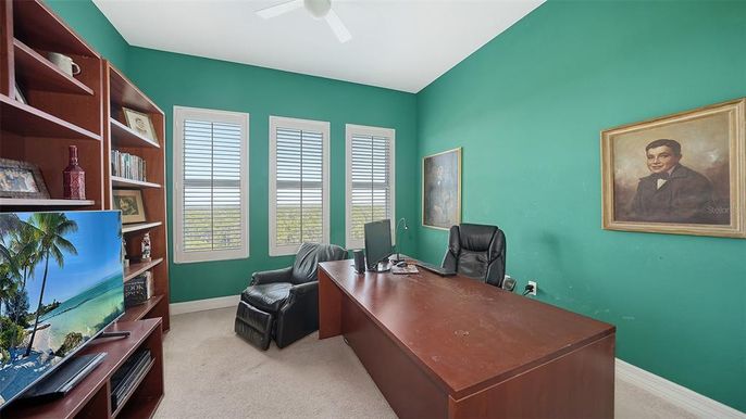 Home Office, Interior