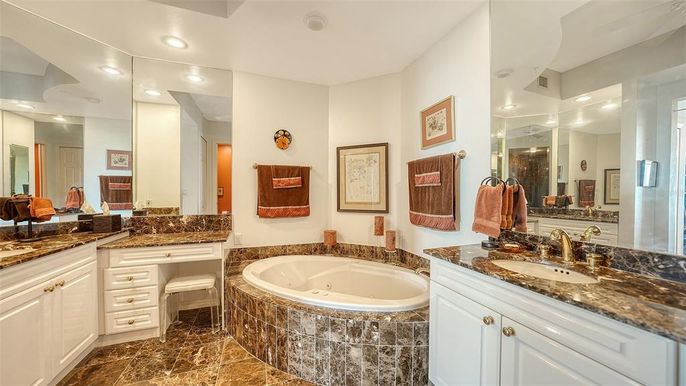 Bathroom, Dual Sink Vanities, Interior, Recessed Lighting