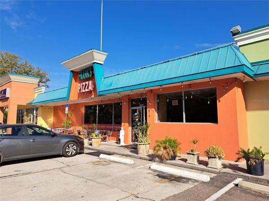 Exterior, Facade, Modern