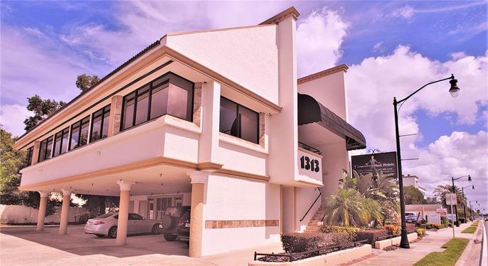 Exterior, Facade, Modern