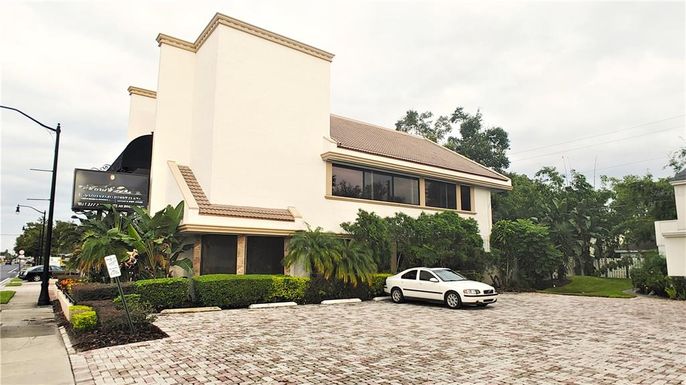 Exterior, Facade, Mediterranean