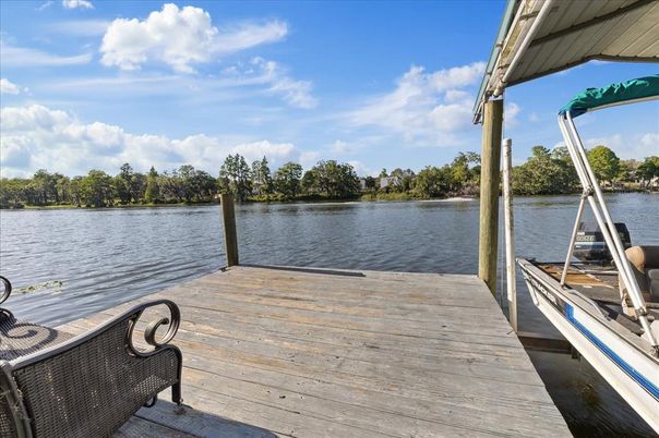 Exterior, Lake