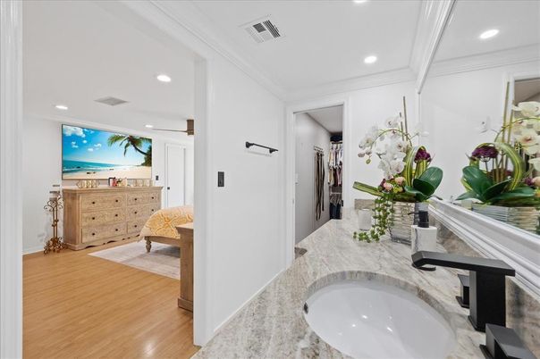 Interior, Recessed Lighting, Wood Texture Flooring