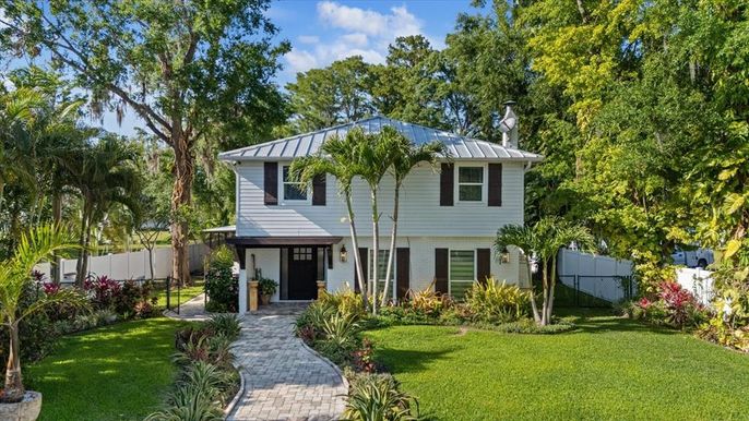 Backyard, Exterior, Facade, Split Level