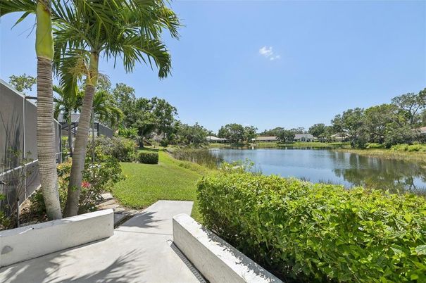 Exterior, Lake