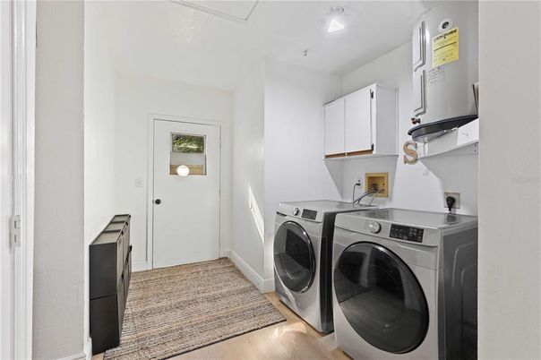 Interior, Washer, Wood Texture Flooring