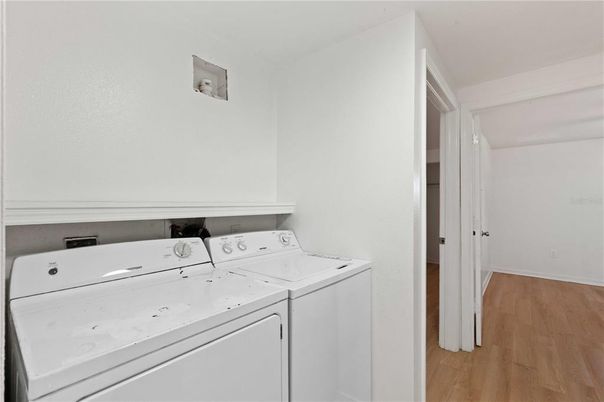 Interior, Washer, Wood Texture Flooring