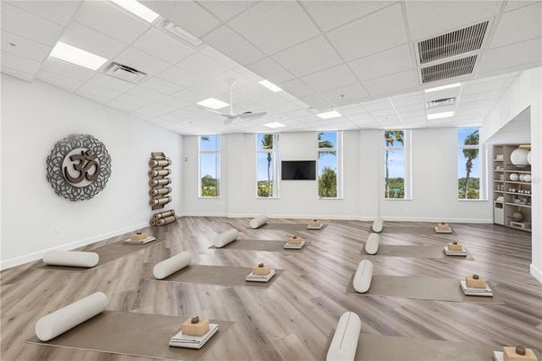 Fitness Equipment, Interior, Recessed Lighting, Wood Texture Flooring