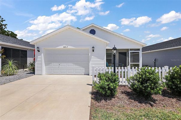 Attached, Exterior, Facade, American Craftsman