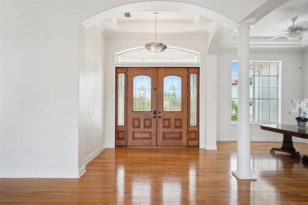 Interior, Pendant Lights, Wood Texture Flooring